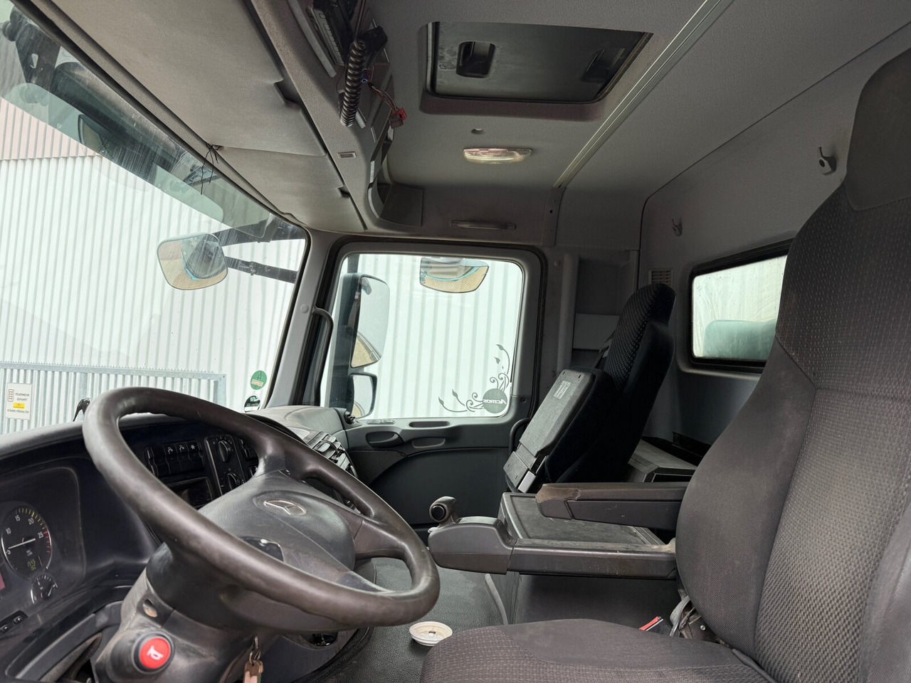 Mercedes-Benz Actros 3241 K 8x4/4 Actros 3241 K 8x4/4, Bordmatik - Camión volquete: foto 3 Mercedes-Benz Actros 3241 K 8x4/4 Actros 3241 K 8x4/4, Bordmatik - Camión volquete: foto 3