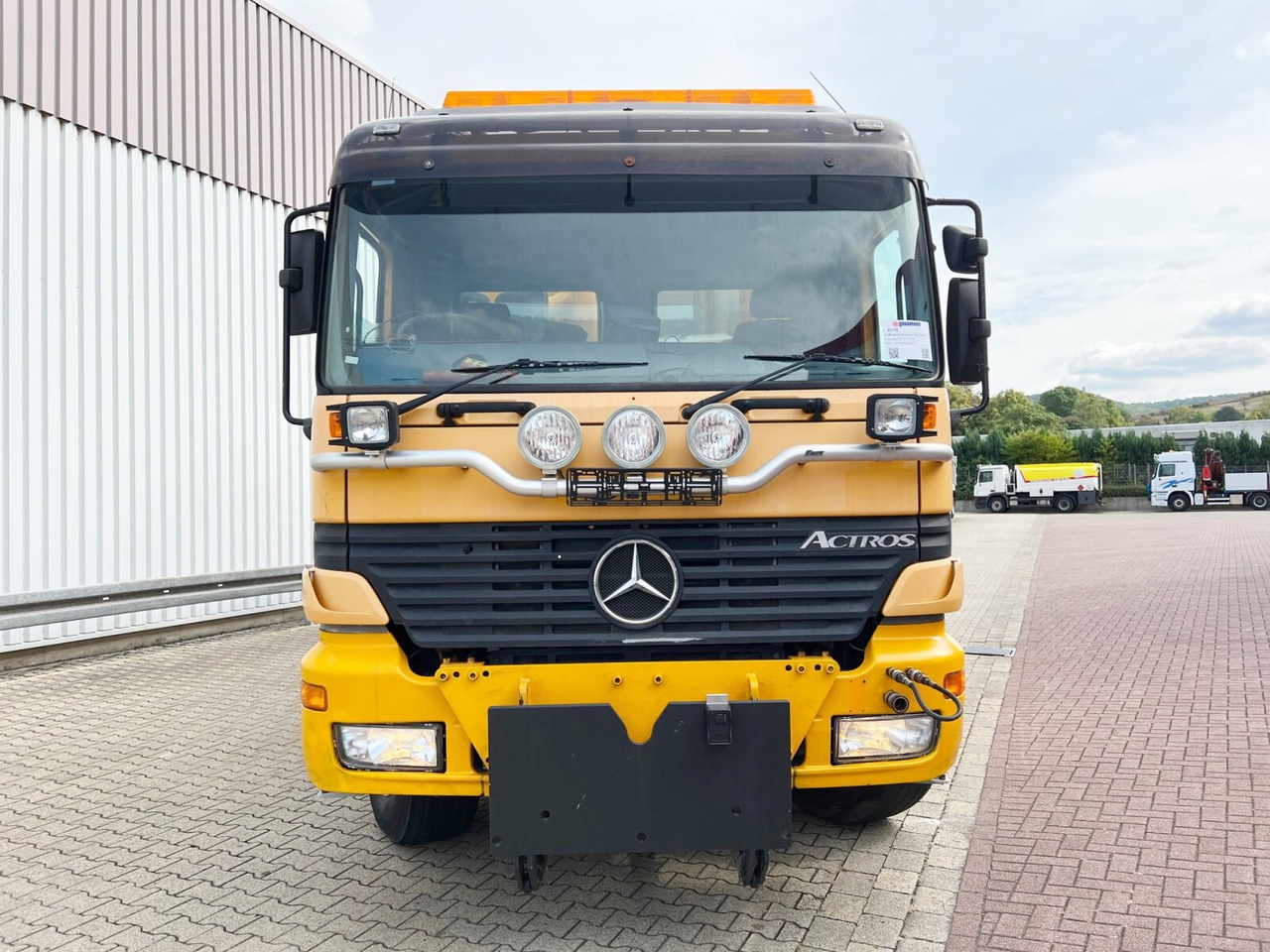 Arrendamiento de Mercedes-Benz Actros 3243 K 8x4/4 Actros 3243 K 8x4/4, Müller Saug- und Spülwagen ca. 17m³, Rechtslenker Mercedes-Benz Actros 3243 K 8x4/4 Actros 3243 K 8x4/4, Müller Saug- und Spülwagen ca. 17m³, Rechtslenker: foto 9