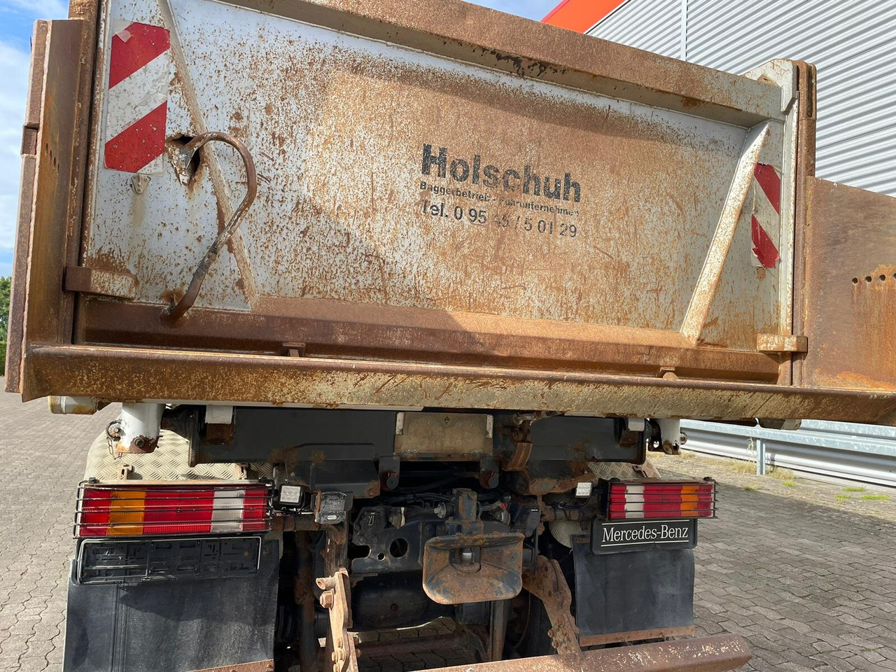 Mercedes-Benz Actros MP III 3544/8x4/4 Actros MP III 3544/8x4/4, 3 Pedale - Camión volquete: foto 4 Mercedes-Benz Actros MP III 3544/8x4/4 Actros MP III 3544/8x4/4, 3 Pedale - Camión volquete: foto 4