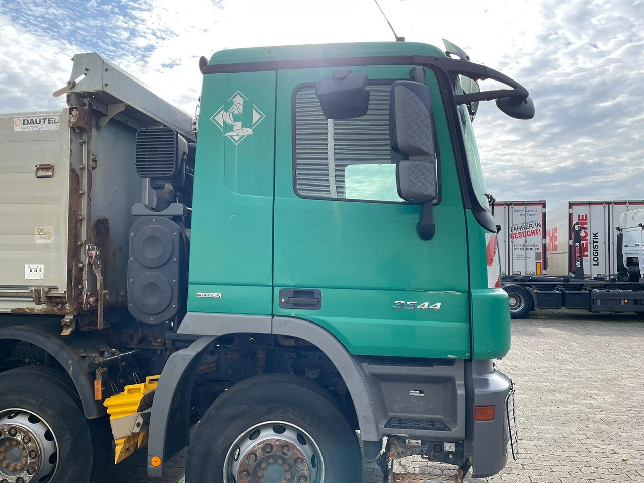 Mercedes-Benz Actros MP III 3544/8x4/4 Actros MP III 3544/8x4/4, 3 Pedale - Camión volquete: foto 2 Mercedes-Benz Actros MP III 3544/8x4/4 Actros MP III 3544/8x4/4, 3 Pedale - Camión volquete: foto 2