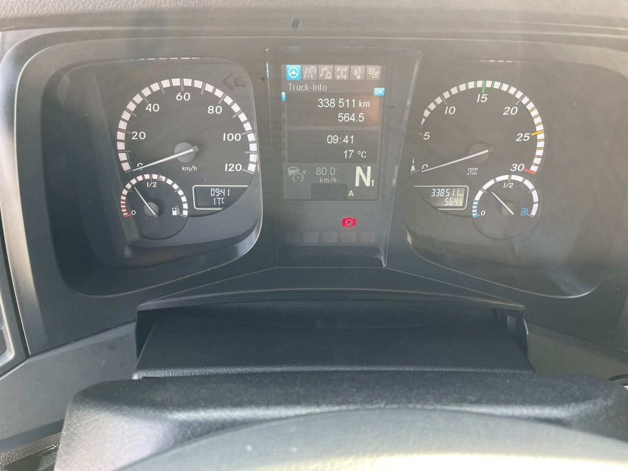 Camión caja cerrada Mercedes-Benz Antos 2535 L 6x2 Antos 2535 L 6x2, Lenk-/Liftachse, LBW BÄR: foto 7 Camión caja cerrada Mercedes-Benz Antos 2535 L 6x2 Antos 2535 L 6x2, Lenk-/Liftachse, LBW BÄR: foto 7