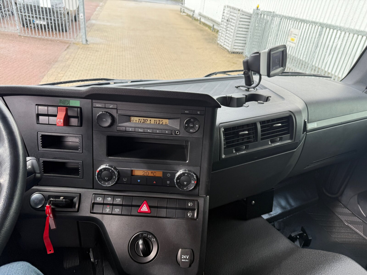 Mercedes-Benz Arocs 1827/30 A 4x4 Arocs 1827/30 A 4x4, Ex-! - Camión caja abierta: foto 2 Mercedes-Benz Arocs 1827/30 A 4x4 Arocs 1827/30 A 4x4, Ex-! - Camión caja abierta: foto 2