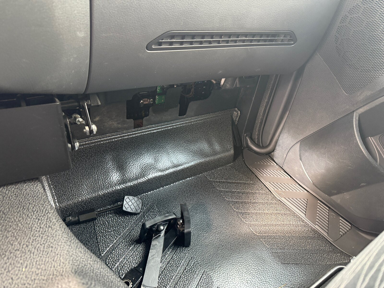 Mercedes-Benz Arocs 1827 A 4x4 Arocs 1827 A 4x4, Ex-! - Camión caja abierta: foto 4 Mercedes-Benz Arocs 1827 A 4x4 Arocs 1827 A 4x4, Ex-! - Camión caja abierta: foto 4