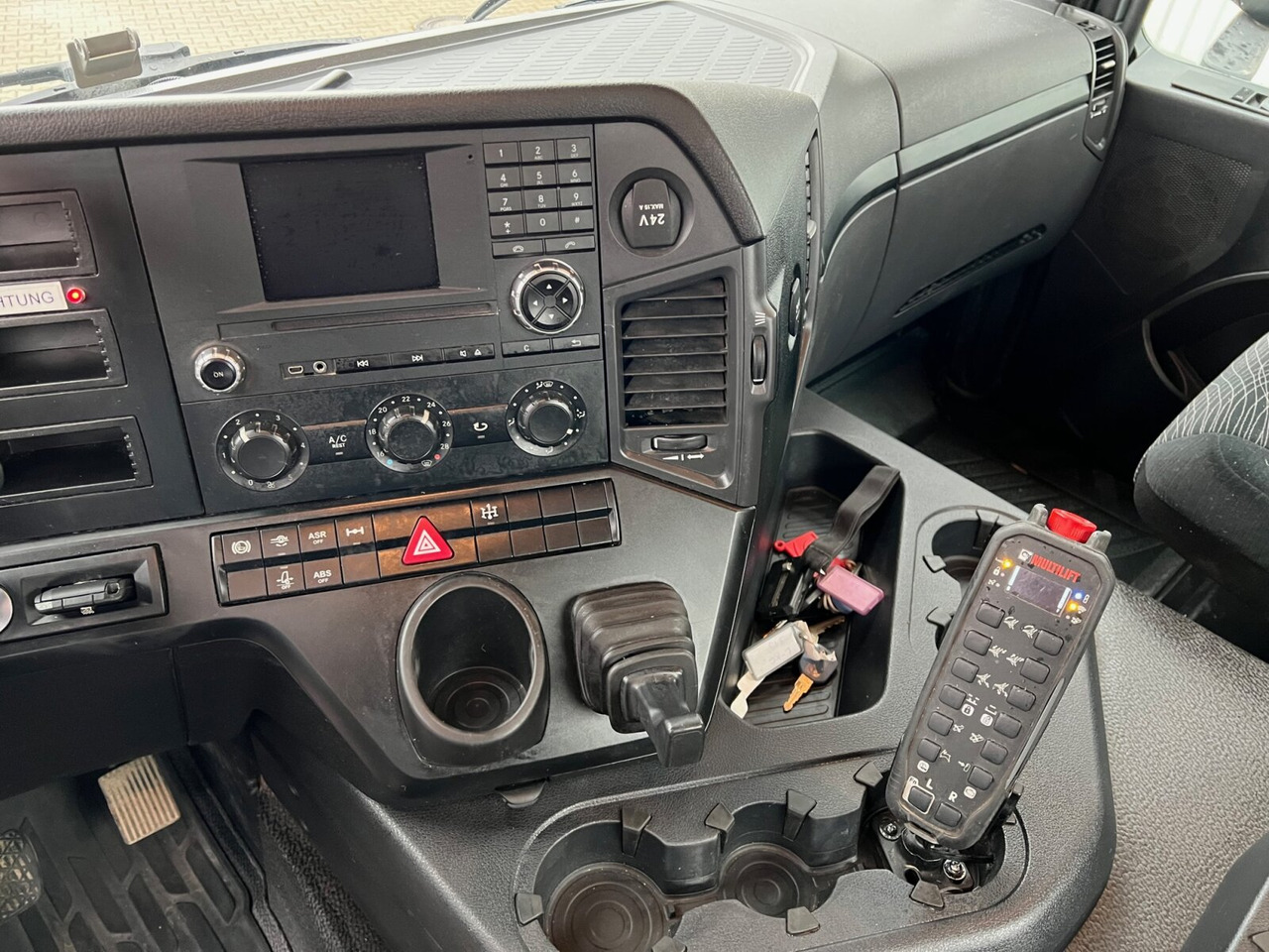 Mercedes-Benz Arocs 1830 K 4x2 Arocs 1830 K 4x2, Funk - Camión portacontenedor de cadenas: foto 5 Mercedes-Benz Arocs 1830 K 4x2 Arocs 1830 K 4x2, Funk - Camión portacontenedor de cadenas: foto 5