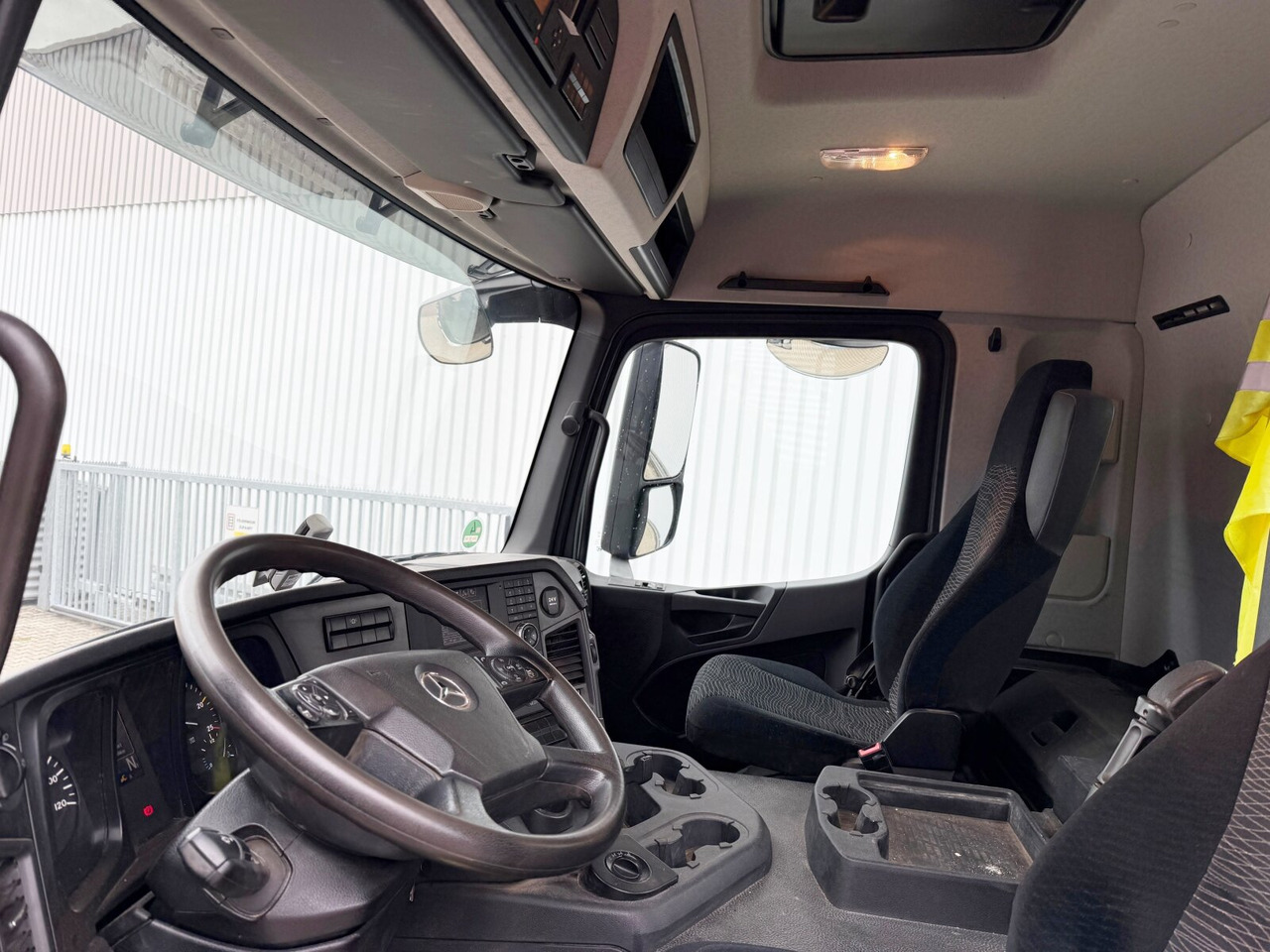 Mercedes-Benz Arocs 1842 AK 4x4 Arocs 1842 AK 4x4 - Camión volquete: foto 3 Mercedes-Benz Arocs 1842 AK 4x4 Arocs 1842 AK 4x4 - Camión volquete: foto 3