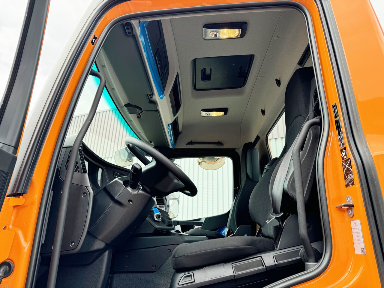 Mercedes-Benz Arocs 2633 6x4, Automatik, 2x Nebenantrieb Arocs 2633 6x4, 2x Nebenantrieb - Camión chasis: foto 3 Mercedes-Benz Arocs 2633 6x4, Automatik, 2x Nebenantrieb Arocs 2633 6x4, 2x Nebenantrieb - Camión chasis: foto 3