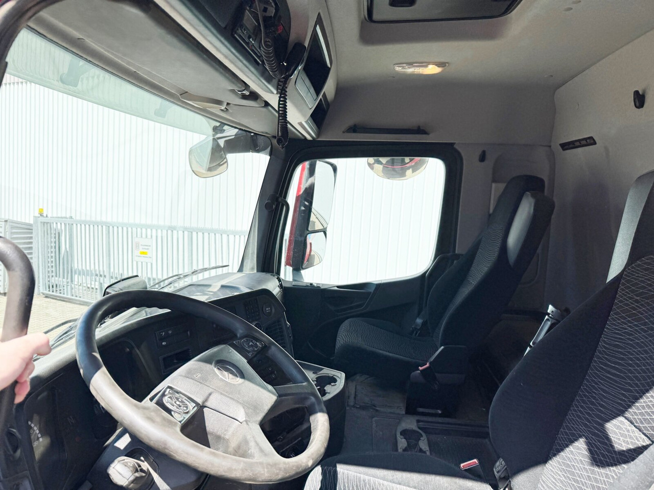 Mercedes-Benz Arocs 3243 K 8x4/4 Arocs 3243 K 8x4/4, Alu-Bordwände - Camión volquete: foto 2 Mercedes-Benz Arocs 3243 K 8x4/4 Arocs 3243 K 8x4/4, Alu-Bordwände - Camión volquete: foto 2