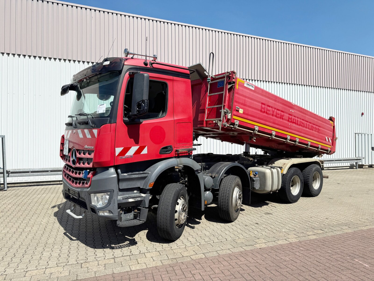 Mercedes-Benz Arocs 3243 K 8x4/4 Arocs 3243 K 8x4/4, Alu-Bordwände - Camión volquete: foto 1 Mercedes-Benz Arocs 3243 K 8x4/4 Arocs 3243 K 8x4/4, Alu-Bordwände - Camión volquete: foto 1