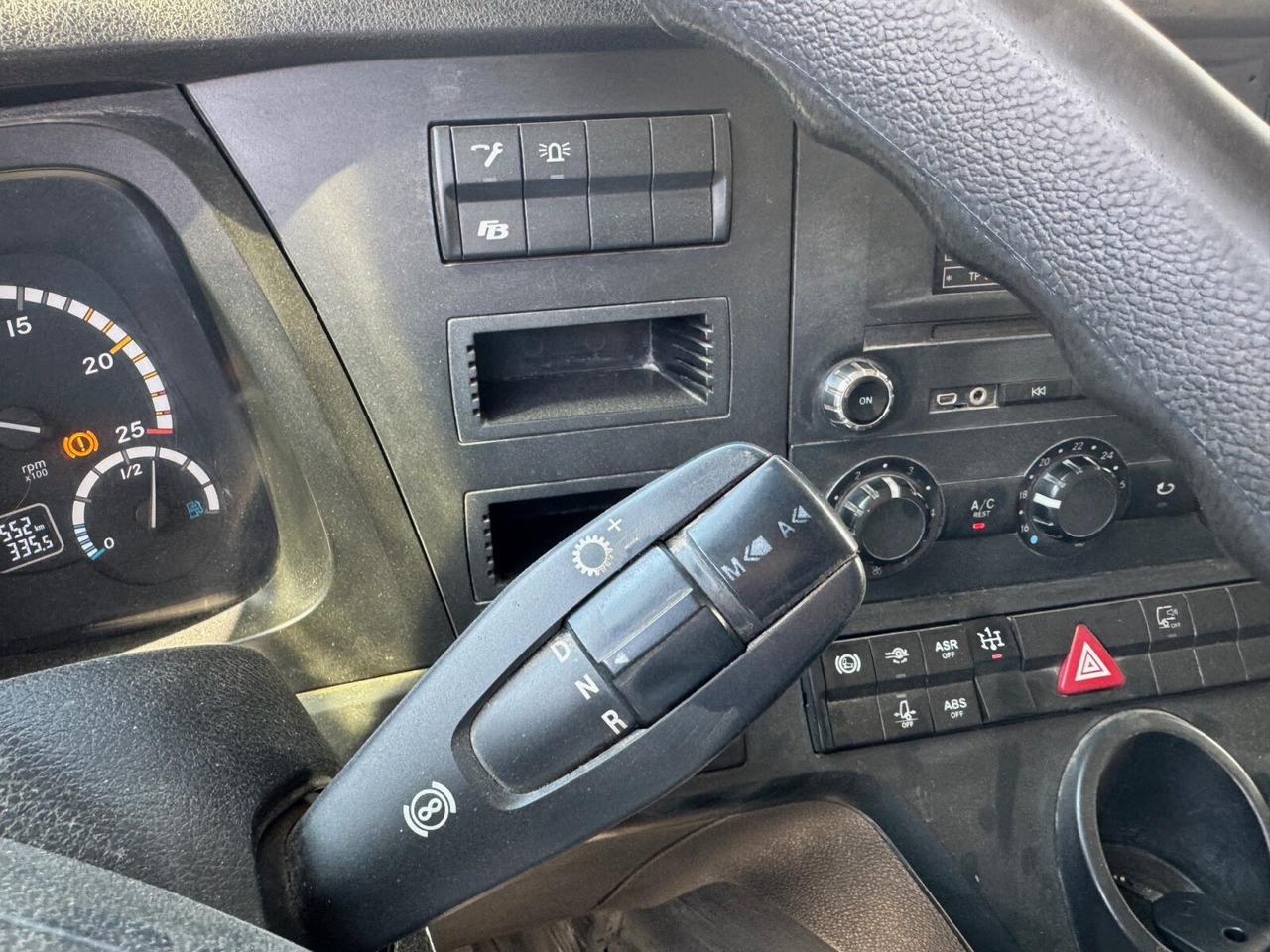 Mercedes-Benz Arocs 3243 K 8x4/4 Arocs 3243 K 8x4/4, Alu-Bordwände - Camión volquete: foto 5 Mercedes-Benz Arocs 3243 K 8x4/4 Arocs 3243 K 8x4/4, Alu-Bordwände - Camión volquete: foto 5