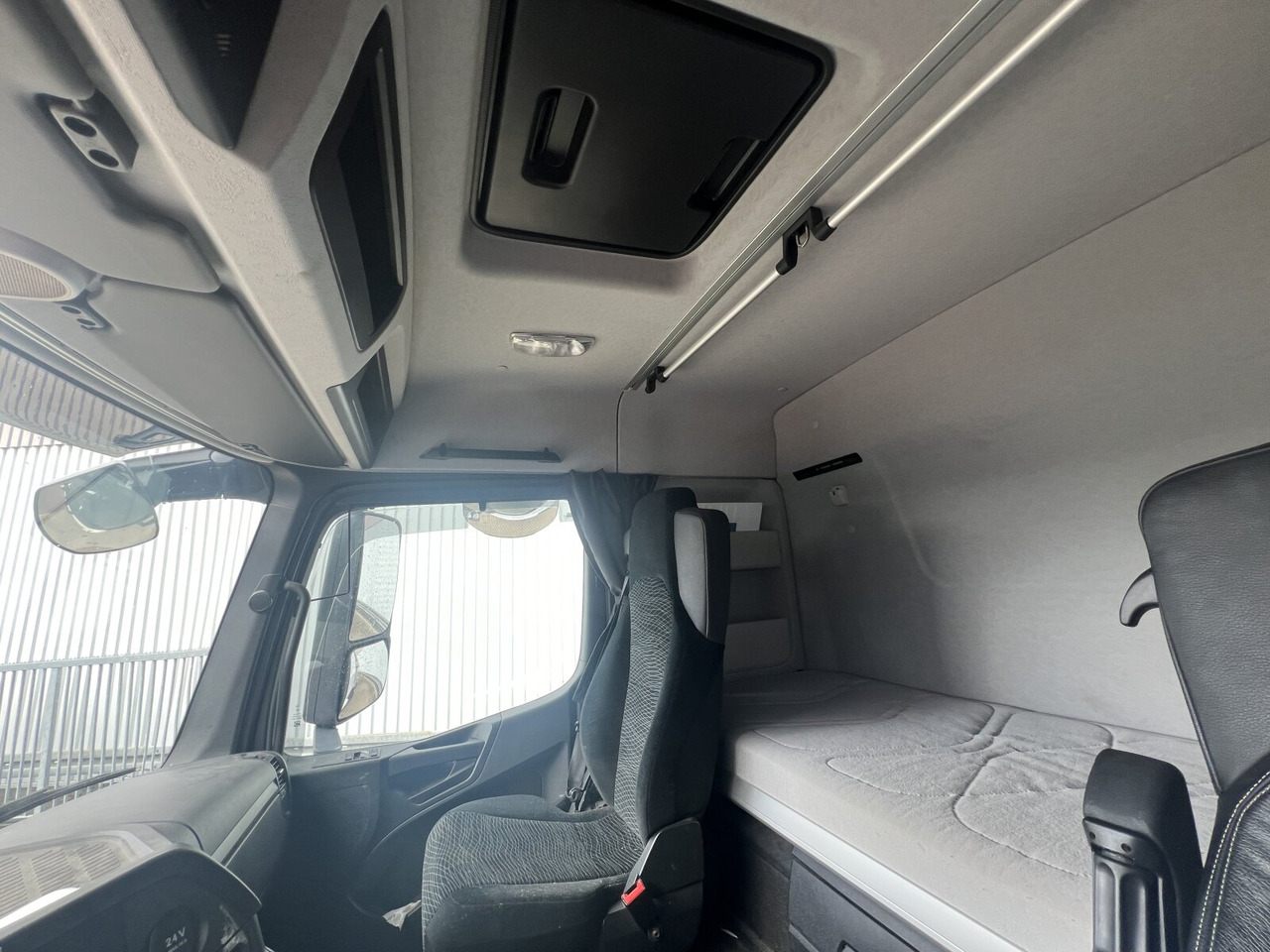 Mercedes-Benz Arocs 3253 K 8x4/4 Arocs 3253 K 8x4/4, Retarder, Motorabtrieb - Camión multibasculante: foto 5 Mercedes-Benz Arocs 3253 K 8x4/4 Arocs 3253 K 8x4/4, Retarder, Motorabtrieb - Camión multibasculante: foto 5