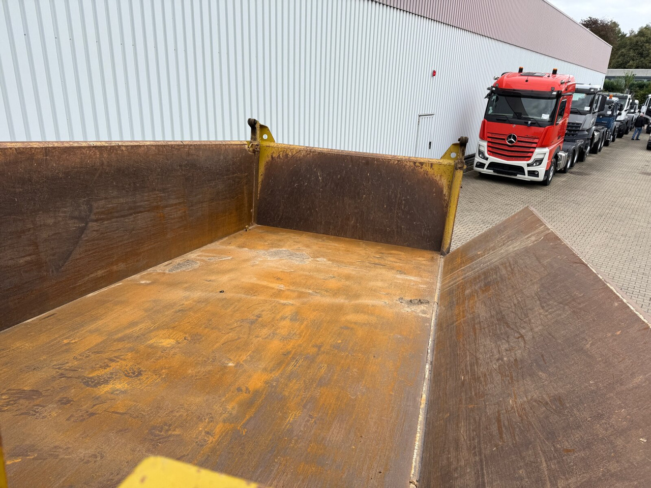 Mercedes-Benz Arocs 3363 K 6x4 Arocs 3363 K 6x4, Grounder, Turbo-Retarder-Kupplung, Bordmatik - Camión volquete: foto 2 Mercedes-Benz Arocs 3363 K 6x4 Arocs 3363 K 6x4, Grounder, Turbo-Retarder-Kupplung, Bordmatik - Camión volquete: foto 2