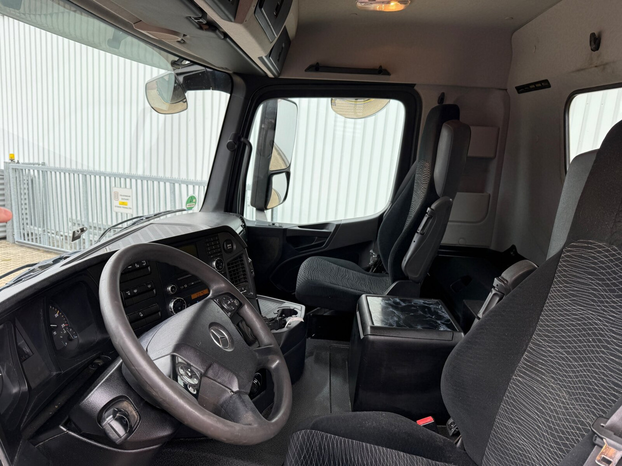 Mercedes-Benz Arocs 3363 K 6x4 Arocs 3363 K 6x4, Grounder, Turbo-Retarder-Kupplung, Bordmatik - Camión volquete: foto 3 Mercedes-Benz Arocs 3363 K 6x4 Arocs 3363 K 6x4, Grounder, Turbo-Retarder-Kupplung, Bordmatik - Camión volquete: foto 3