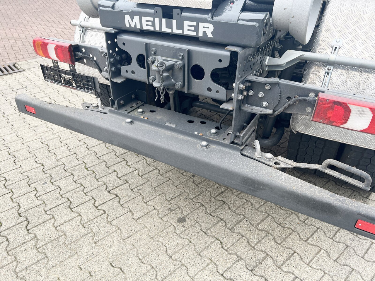 Mercedes-Benz Arocs 4142/48 8x4/4 Arocs 4142/48 8x4/4, Grounder, Meiller RS26 62-K, Funk - Camión multibasculante: foto 3 Mercedes-Benz Arocs 4142/48 8x4/4 Arocs 4142/48 8x4/4, Grounder, Meiller RS26 62-K, Funk - Camión multibasculante: foto 3