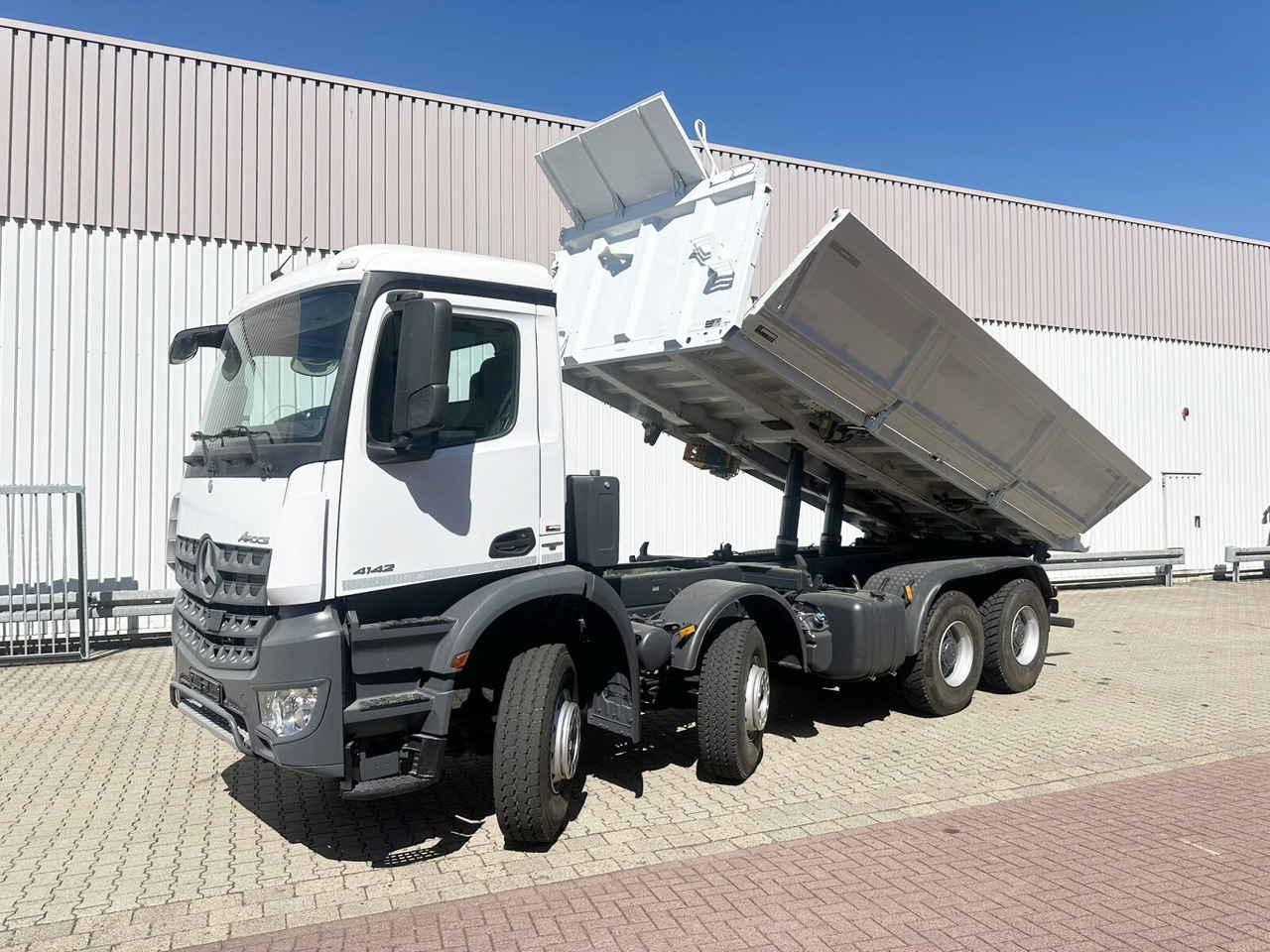 Mercedes-Benz Arocs 4142 K 8x4/4 Arocs 4142/45 K 8x4/4, Meiller Bordmatik links - Camión volquete: foto 1 Mercedes-Benz Arocs 4142 K 8x4/4 Arocs 4142/45 K 8x4/4, Meiller Bordmatik links - Camión volquete: foto 1