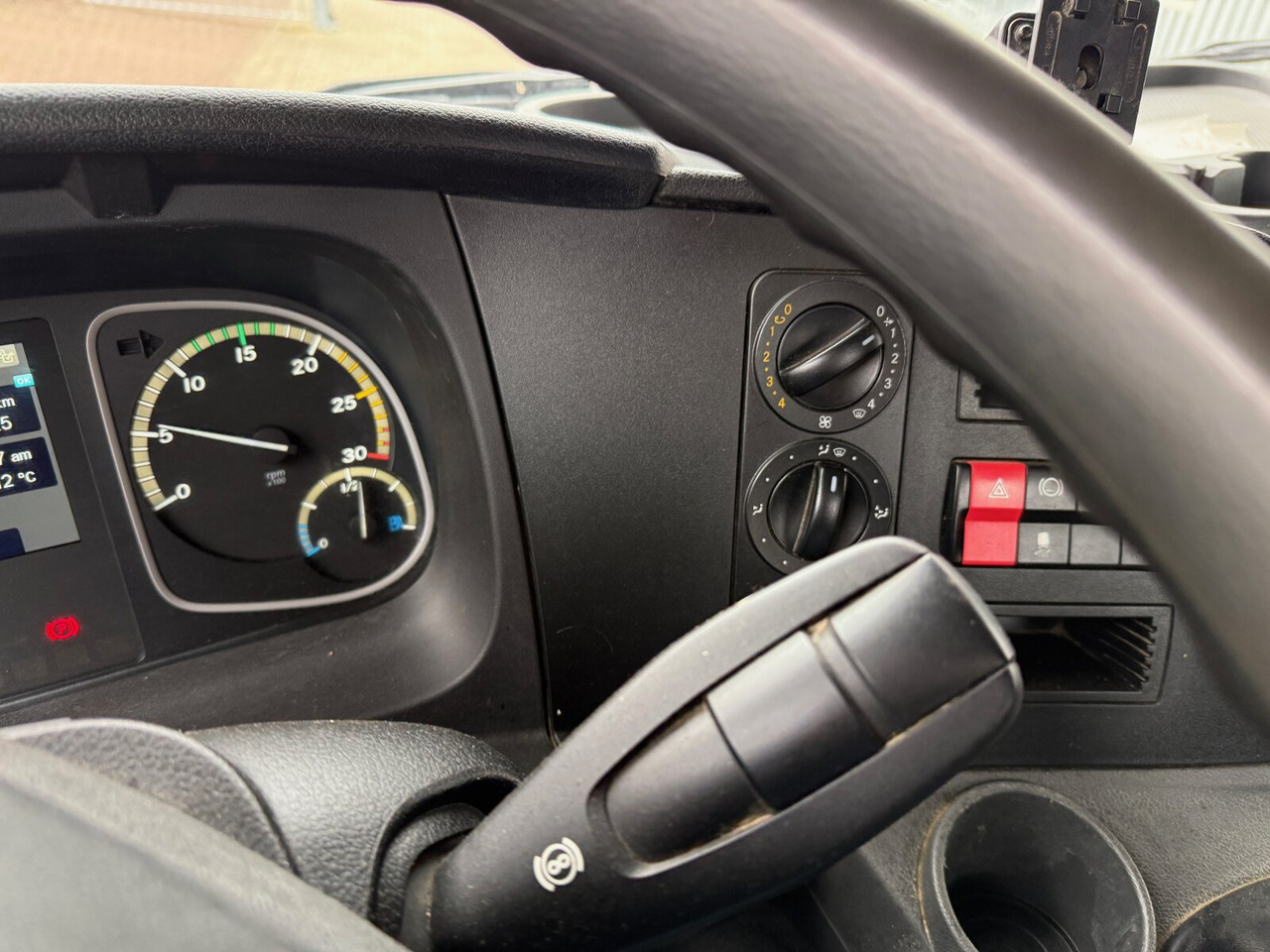 Mercedes-Benz Atego 1630 K 4x2 Atego 1630 K 4x2, Meiller 3-Seiten, 2 x AHK Öl - Camión volquete: foto 4 Mercedes-Benz Atego 1630 K 4x2 Atego 1630 K 4x2, Meiller 3-Seiten, 2 x AHK Öl - Camión volquete: foto 4