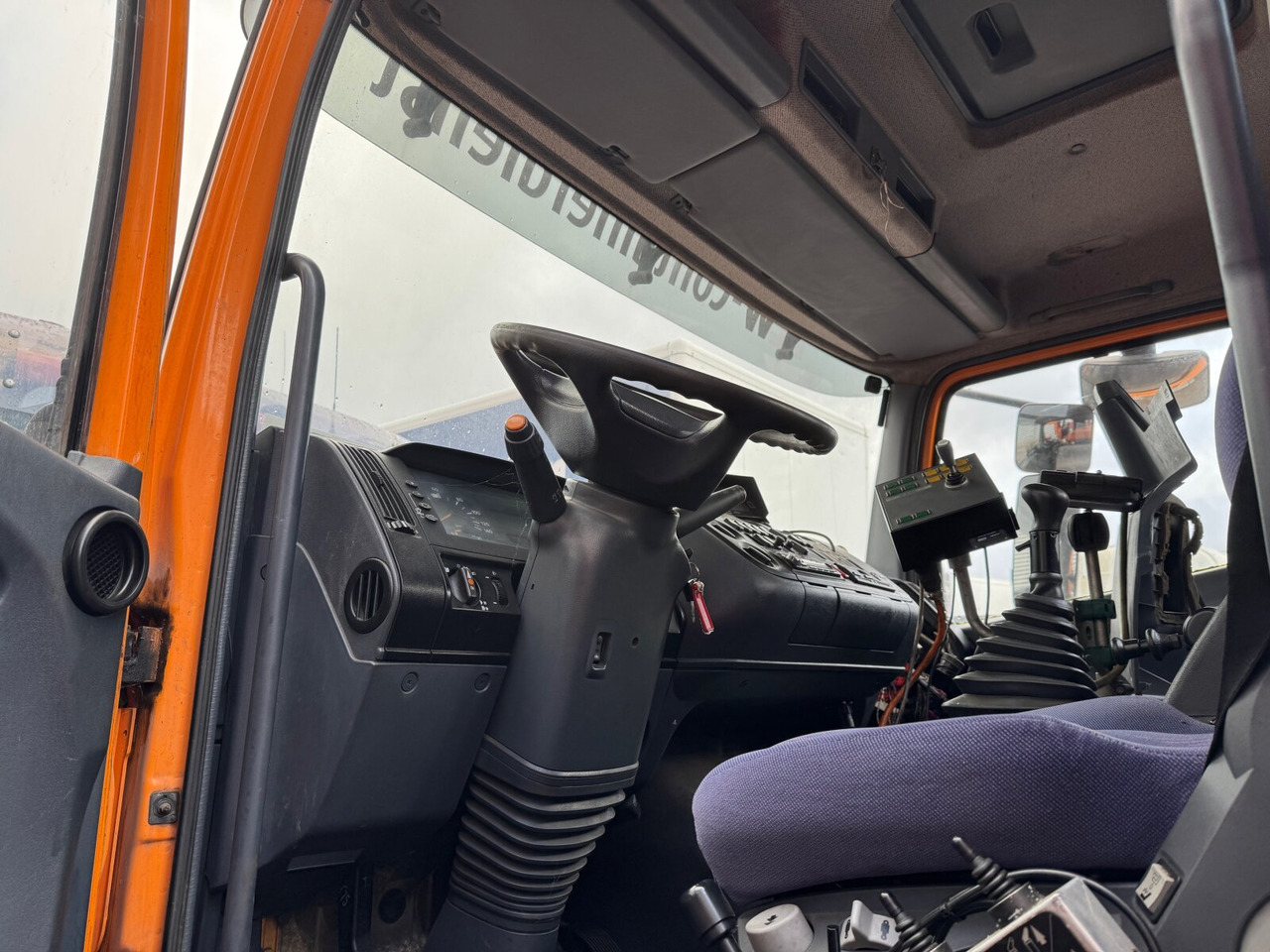 Arrendamiento de Mercedes-Benz Atego 1828 4x4 Atego 1828 4x4, Tele-Absetzer, Winterdienstausstattung Mercedes-Benz Atego 1828 4x4 Atego 1828 4x4, Tele-Absetzer, Winterdienstausstattung: foto 9 Arrendamiento de Mercedes-Benz Atego 1828 4x4 Atego 1828 4x4, Tele-Absetzer, Winterdienstausstattung Mercedes-Benz Atego 1828 4x4 Atego 1828 4x4, Tele-Absetzer, Winterdienstausstattung: foto 9