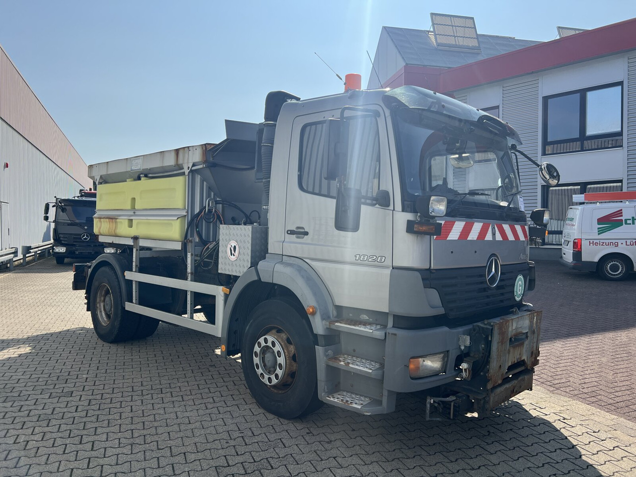 Camión chasis Mercedes-Benz Atego 1828 L 4x2 Atego 1828 L 4x2, Rechtslenker, Winterdienstaustattung: foto 6