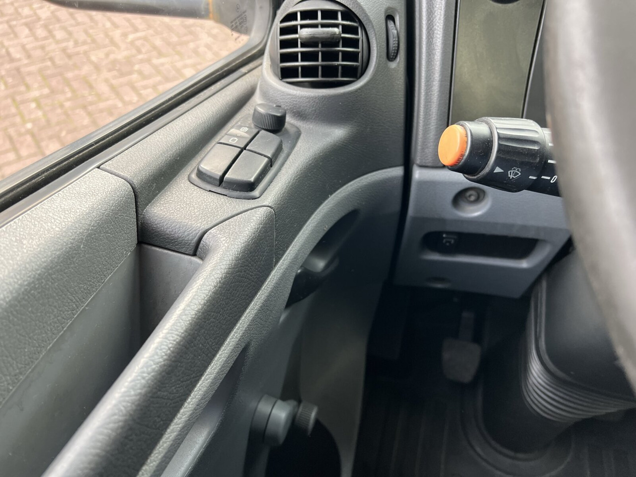 Mercedes-Benz Atego 816 L 4x2 Atego 816 L 4x2 mit LBW, 4x Vorhanden! - Camión caja cerrada: foto 5 Mercedes-Benz Atego 816 L 4x2 Atego 816 L 4x2 mit LBW, 4x Vorhanden! - Camión caja cerrada: foto 5