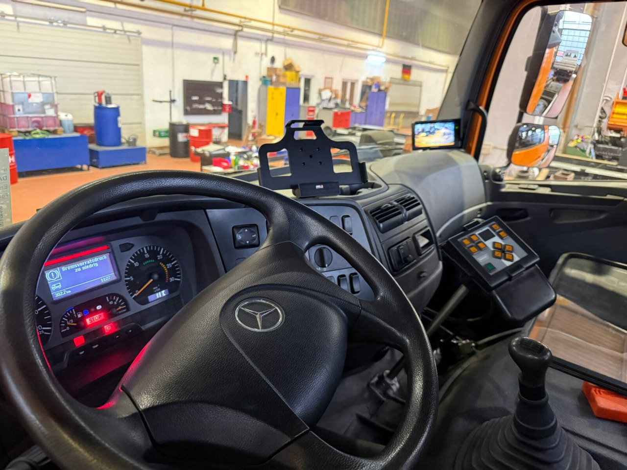 Mercedes-Benz Axor 1824 L 4x2 Axor 1824 L 4x2, Motorabtrieb, Winterdienstausstattung - Camión multibasculante: foto 4 Mercedes-Benz Axor 1824 L 4x2 Axor 1824 L 4x2, Motorabtrieb, Winterdienstausstattung - Camión multibasculante: foto 4