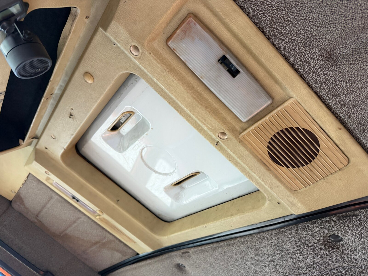 Mercedes-Benz NG 1928 A 4x4 NG 1928 A 4x4, V8-Motor, Winterdienstaustattung - Camión chasis: foto 3 Mercedes-Benz NG 1928 A 4x4 NG 1928 A 4x4, V8-Motor, Winterdienstaustattung - Camión chasis: foto 3