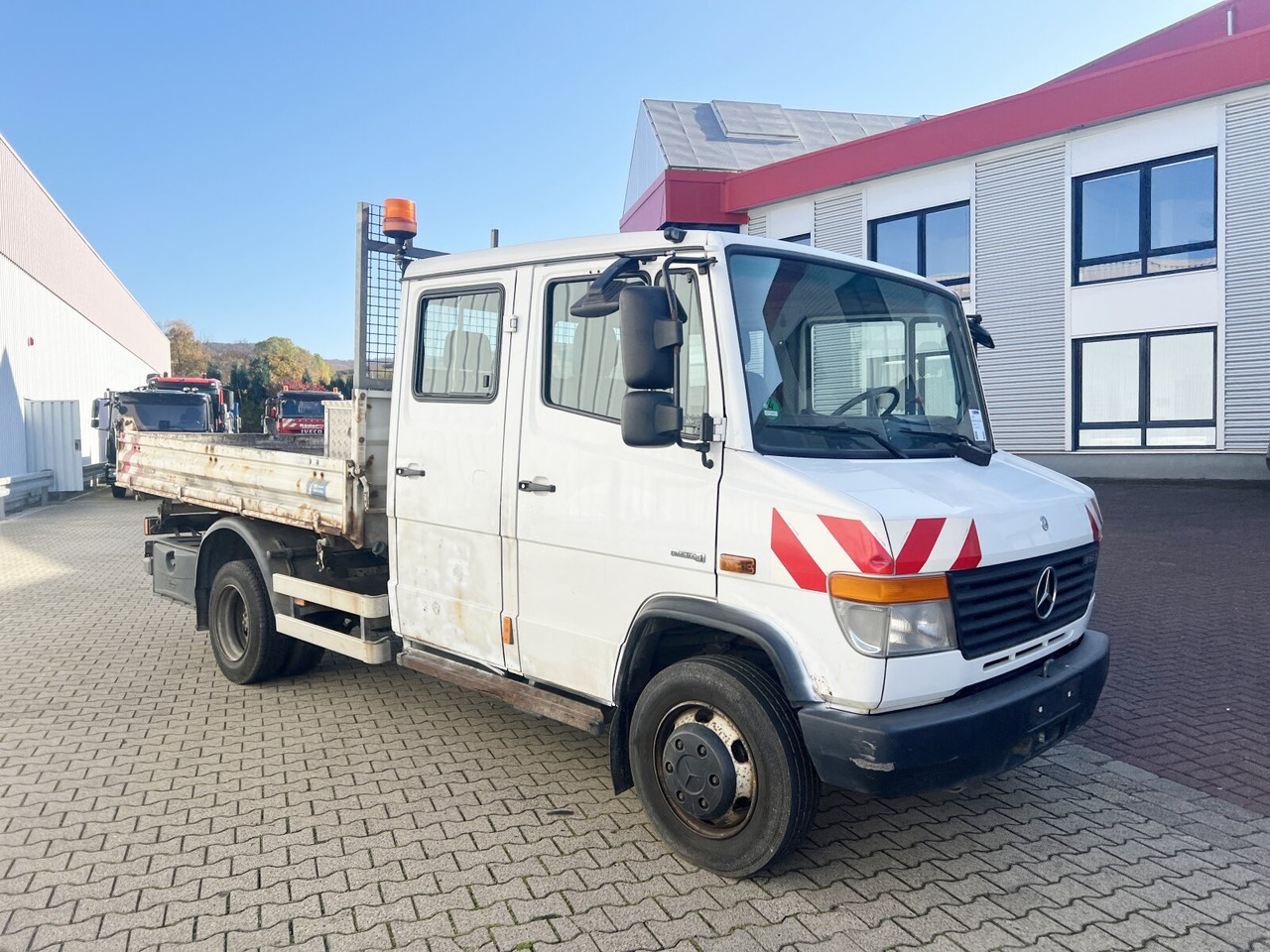 Mercedes-Benz Vario 816 D 4x2 Doka Vario 816 D 4x2 Doka, 2x AHK, Meiller Kipper - Camión volquete: foto 2 Mercedes-Benz Vario 816 D 4x2 Doka Vario 816 D 4x2 Doka, 2x AHK, Meiller Kipper - Camión volquete: foto 2