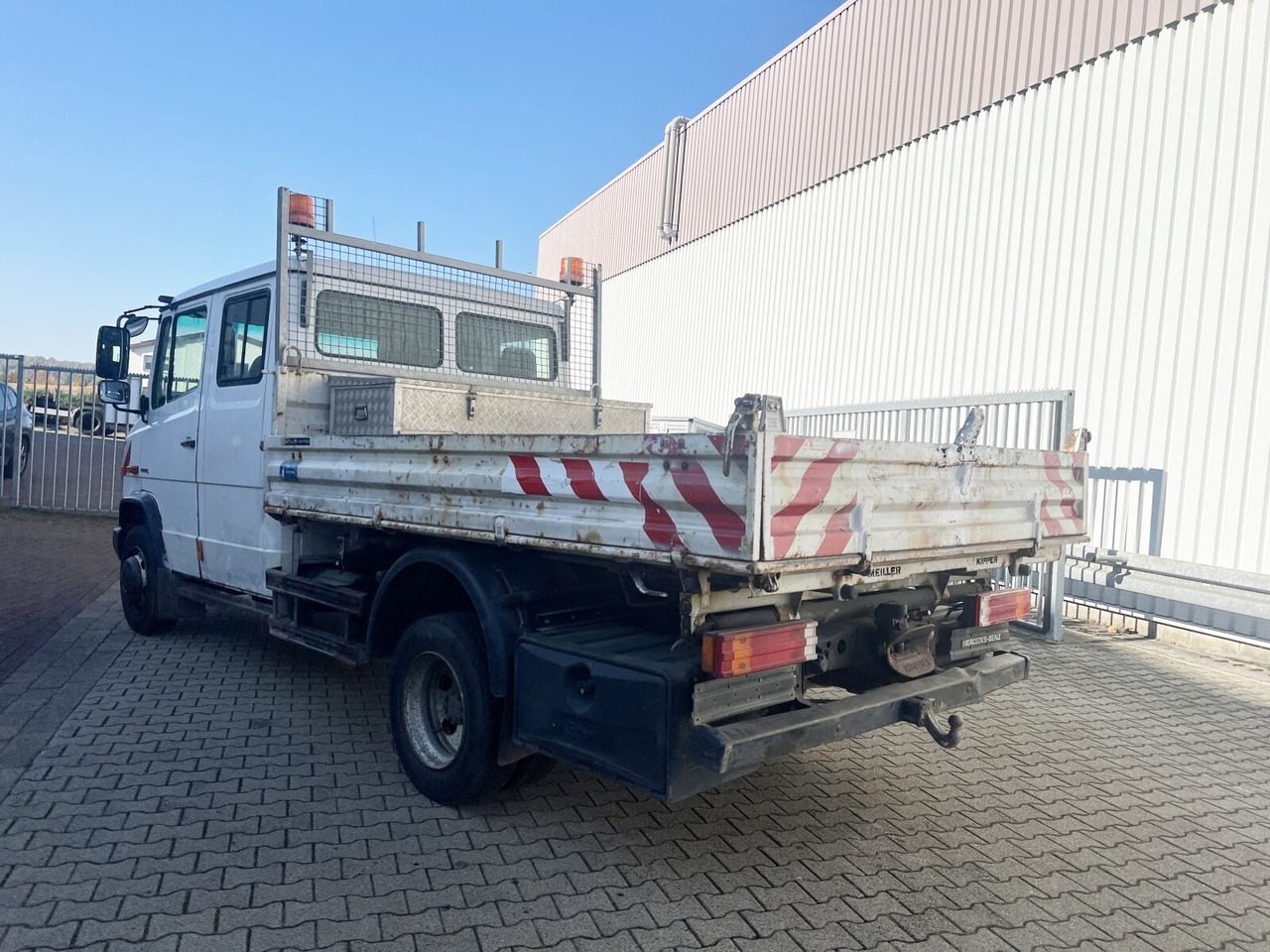 Mercedes-Benz Vario 816 D 4x2 Doka Vario 816 D 4x2 Doka, 2x AHK, Meiller Kipper - Camión volquete: foto 4 Mercedes-Benz Vario 816 D 4x2 Doka Vario 816 D 4x2 Doka, 2x AHK, Meiller Kipper - Camión volquete: foto 4
