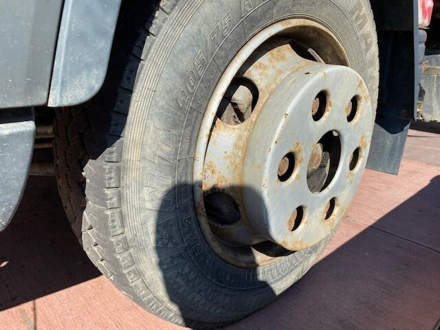 Mitsubishi Canter Fuso 7C15D 4x2 Canter Fuso 7C15D 4x2, Wasserschaden! - Camión volquete: foto 4 Mitsubishi Canter Fuso 7C15D 4x2 Canter Fuso 7C15D 4x2, Wasserschaden! - Camión volquete: foto 4