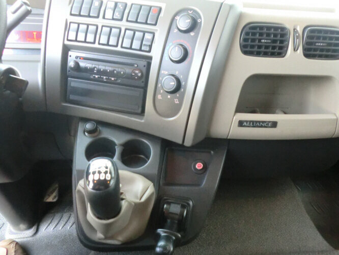 Renault Midlum 220 DXi 4x2 - Camión caja cerrada: foto 3 Renault Midlum 220 DXi 4x2 - Camión caja cerrada: foto 3