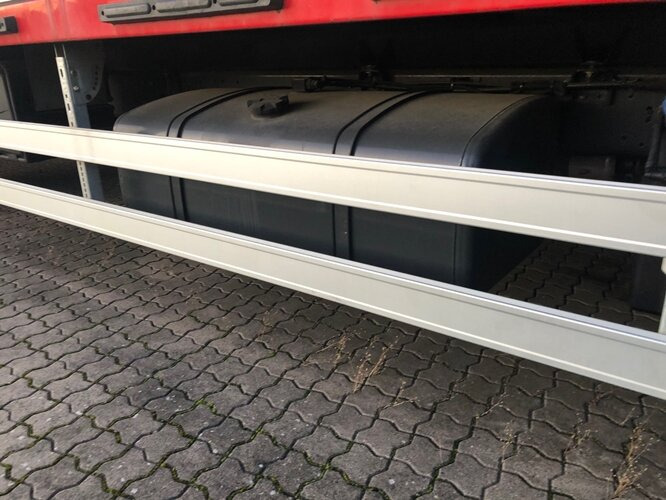 Camión caja cerrada Renault Midlum 220 DXi 4x2 Midlum 220 DXi   4x2Getränkekoffer TÜV:2019: foto 7