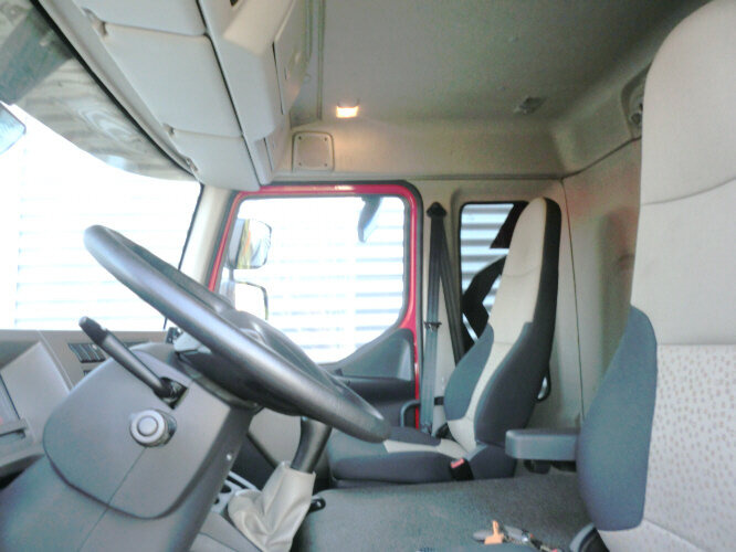 Camión caja cerrada Renault Midlum 220 DXi 4x2 Midlum 220 DXi   4x2Getränkekoffer TÜV:2019: foto 14