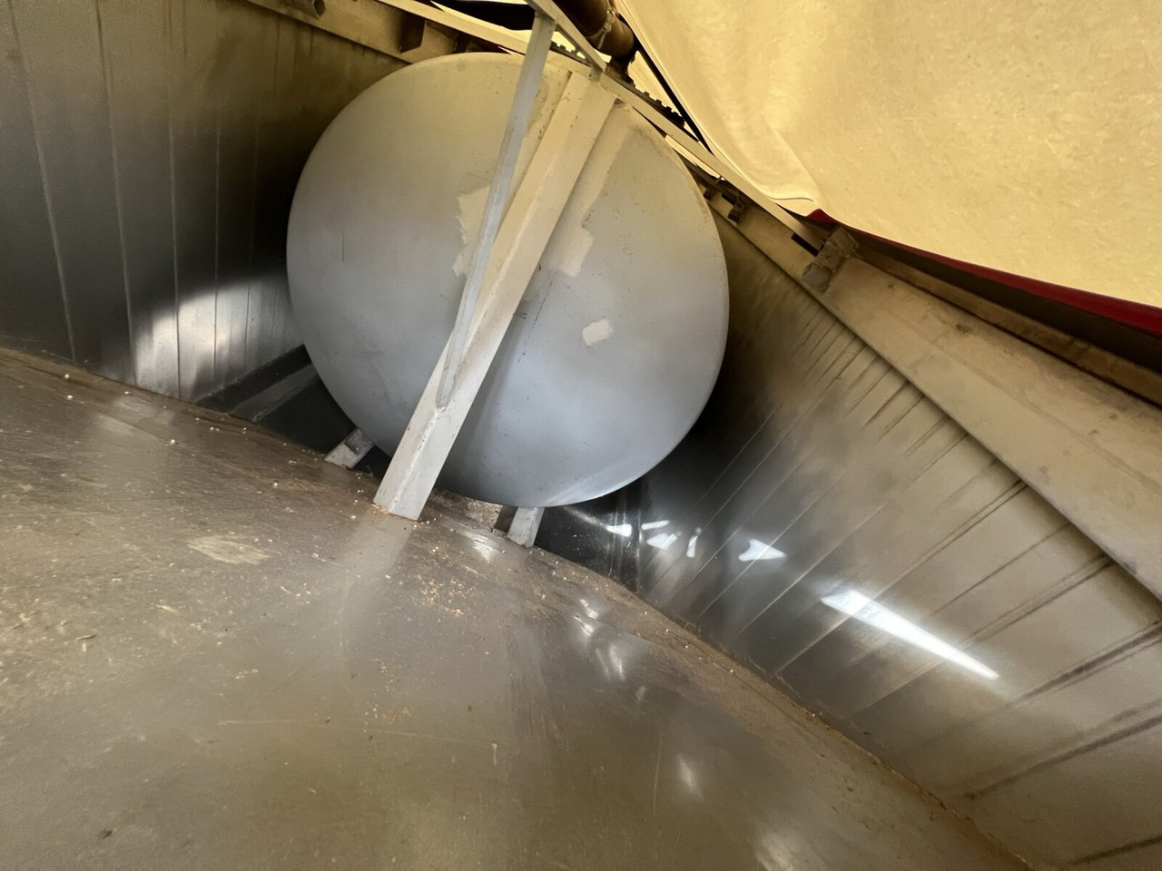 SD163/8/66 Kombiliner Köhler-Elmshorn, SD163/8/66 Kombiliner, Staub- und Rieselgut, Tank ca. 25m³ - Semirremolque cisterna: foto 3 SD163/8/66 Kombiliner Köhler-Elmshorn, SD163/8/66 Kombiliner, Staub- und Rieselgut, Tank ca. 25m³ - Semirremolque cisterna: foto 3