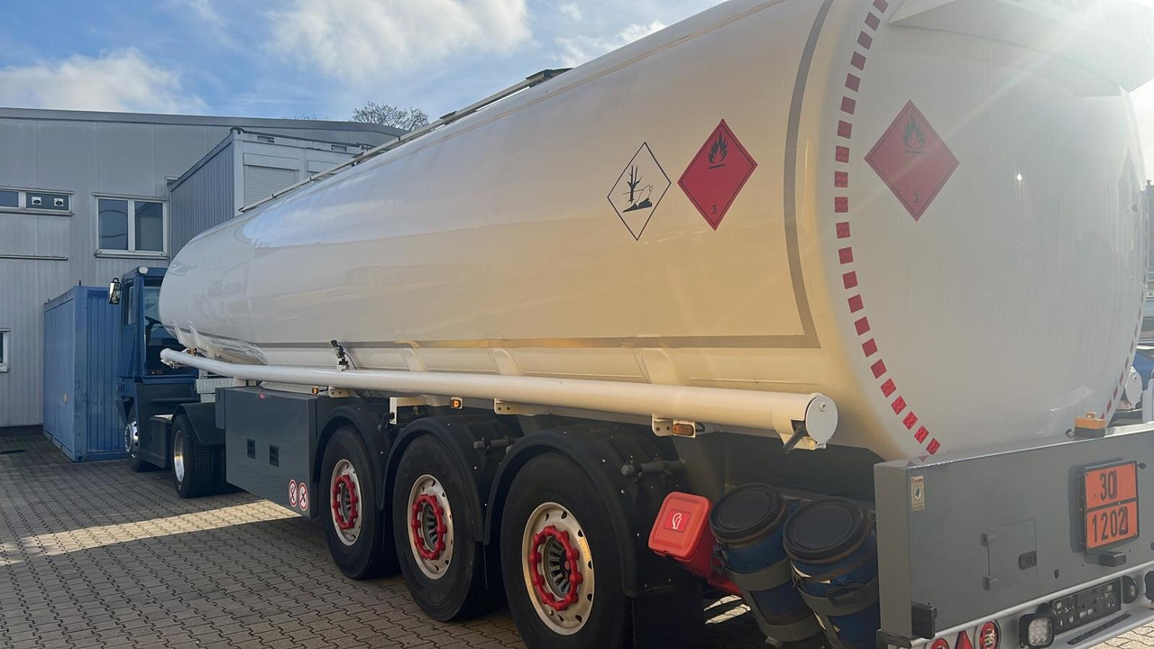 TAL-A-ZE 44,0 TAL-A-ZE 44,0, 43.500l, 4 Kammern, Untenbefüllung - Semirremolque cisterna: foto 5 TAL-A-ZE 44,0 TAL-A-ZE 44,0, 43.500l, 4 Kammern, Untenbefüllung - Semirremolque cisterna: foto 5