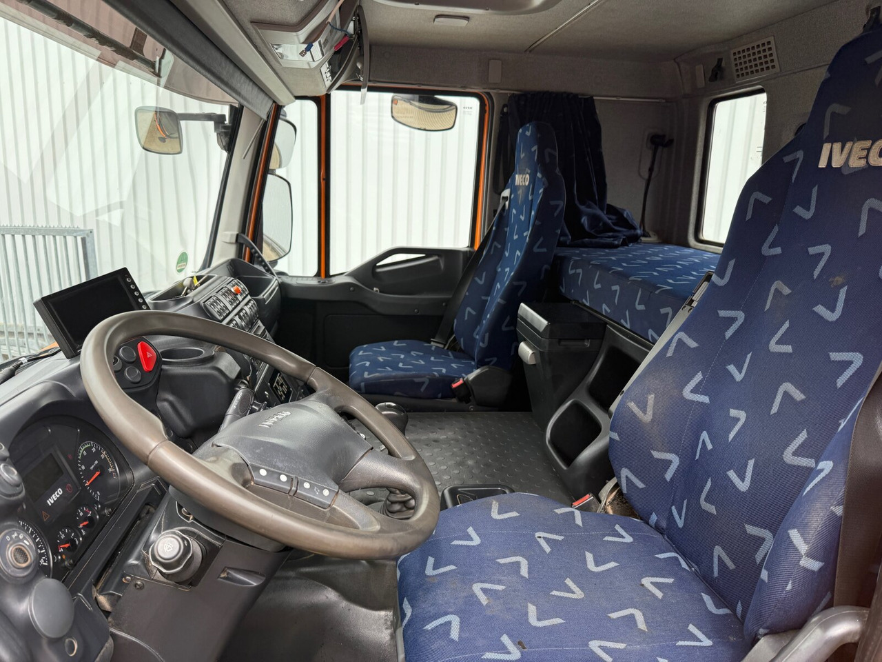 Trakker AT190T33W/P 4x4 Trakker AT190T33W/P 4x4, Winterdienstausstattung - Camión multibasculante: foto 4 Trakker AT190T33W/P 4x4 Trakker AT190T33W/P 4x4, Winterdienstausstattung - Camión multibasculante: foto 4