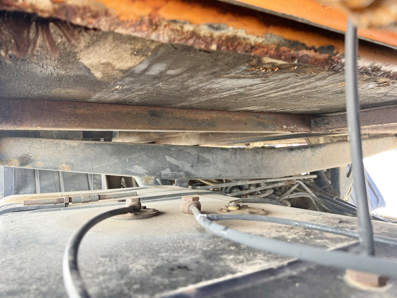 Unimog U84 406 4x4 U84 406 4x4, Kommunalhydraulik, Zapfwelle vorn & hinten, EX-Kommune - Camión volquete, Vehículo municipal: foto 3 Unimog U84 406 4x4 U84 406 4x4, Kommunalhydraulik, Zapfwelle vorn & hinten, EX-Kommune - Camión volquete, Vehículo municipal: foto 3