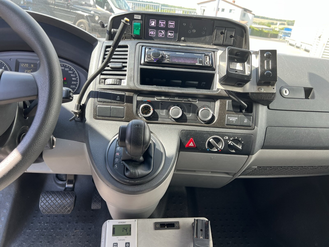 Ambulancia Volkswagen T5 2.0 TDI 4x2 T5 2.0 TDI 4x2, Krankenwagen: foto 6 Ambulancia Volkswagen T5 2.0 TDI 4x2 T5 2.0 TDI 4x2, Krankenwagen: foto 6