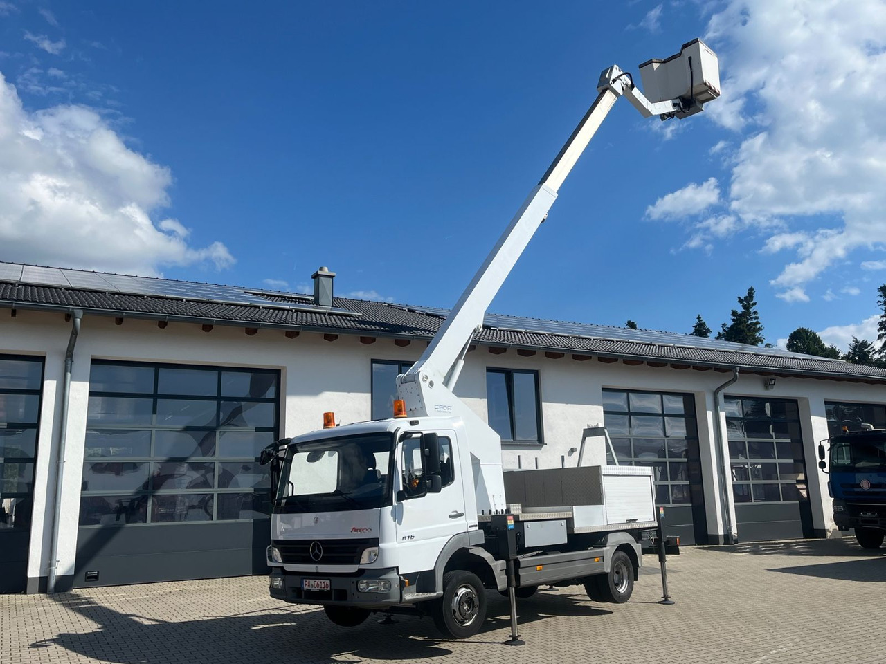 Mercedes-Benz Atego 816 ESDA TG 1800 Steiger 1000V isoliert - Camión con plataforma elevadora: foto 1 Mercedes-Benz Atego 816 ESDA TG 1800 Steiger 1000V isoliert - Camión con plataforma elevadora: foto 1