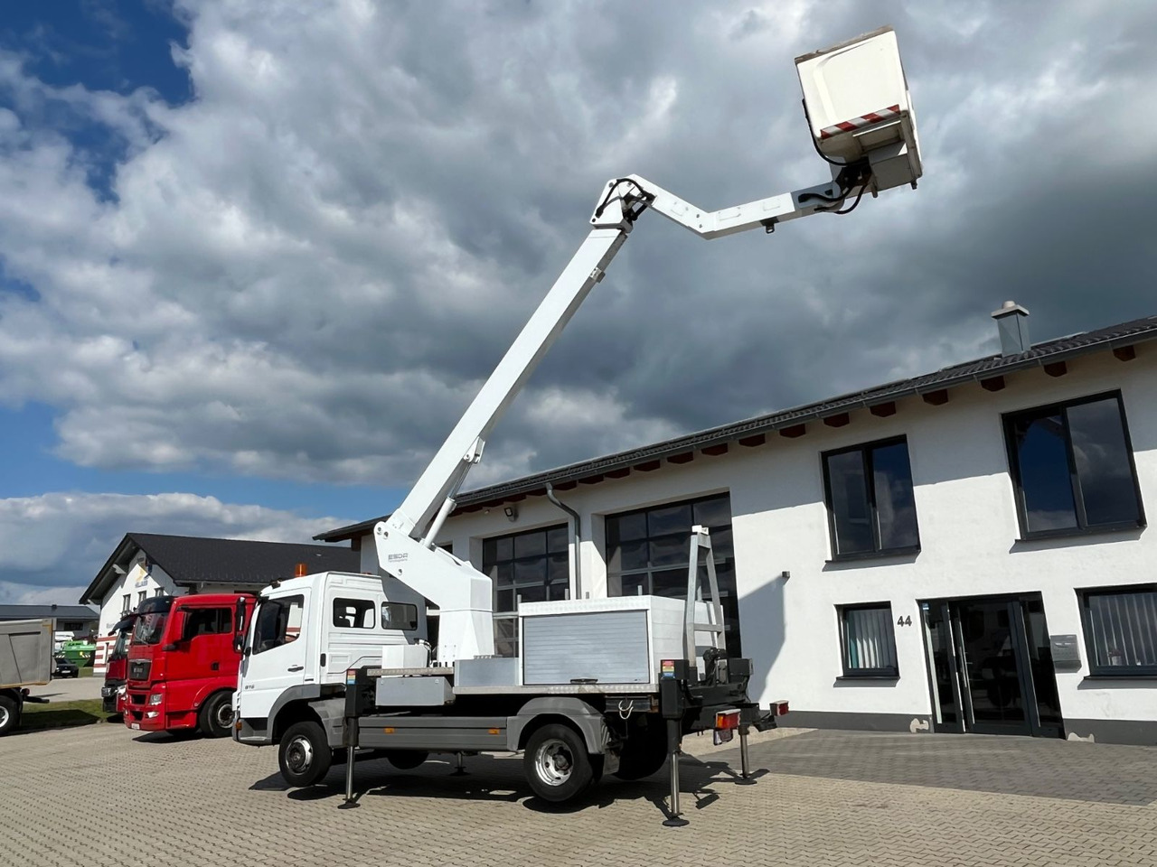 Mercedes-Benz Atego 816 ESDA TG 1800 Steiger 1000V isoliert - Camión con plataforma elevadora: foto 2 Mercedes-Benz Atego 816 ESDA TG 1800 Steiger 1000V isoliert - Camión con plataforma elevadora: foto 2
