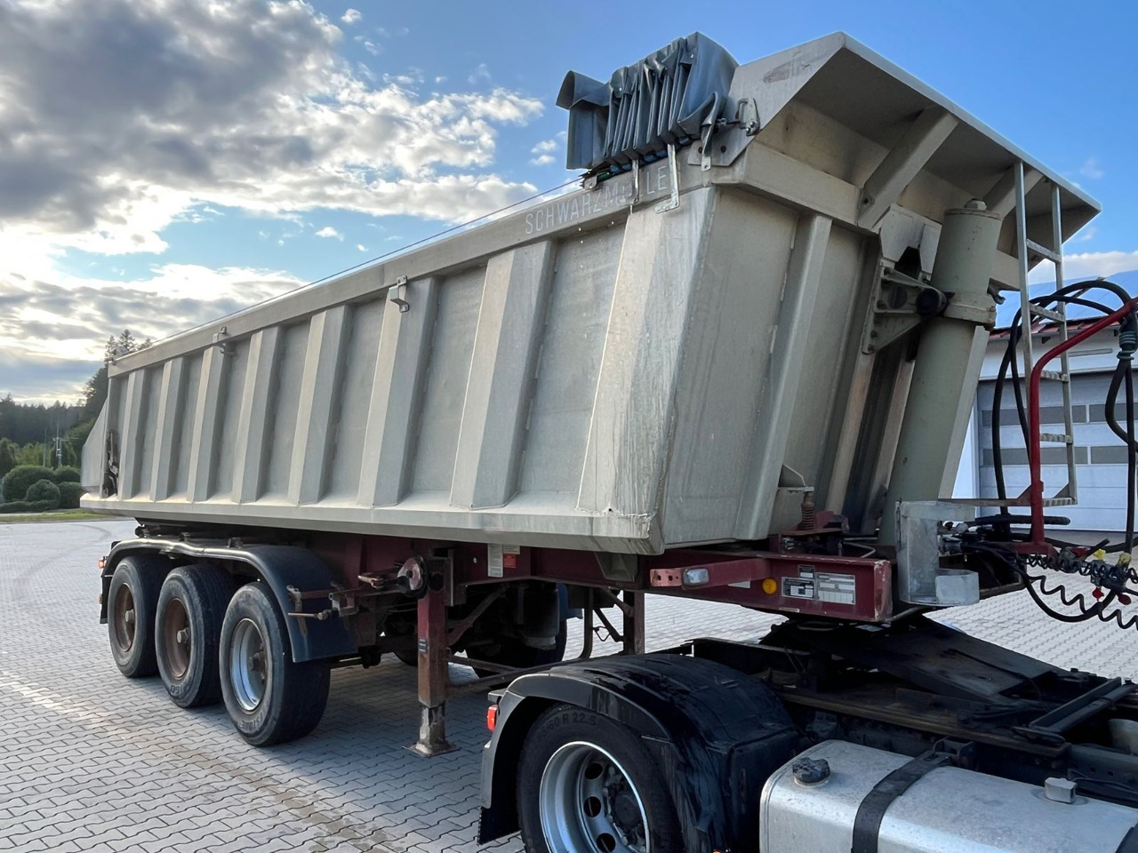 Schwarzmüller 3 Achs Alu Kippmulde Trommelbremse - Semirremolque volquete: foto 1 Schwarzmüller 3 Achs Alu Kippmulde Trommelbremse - Semirremolque volquete: foto 1