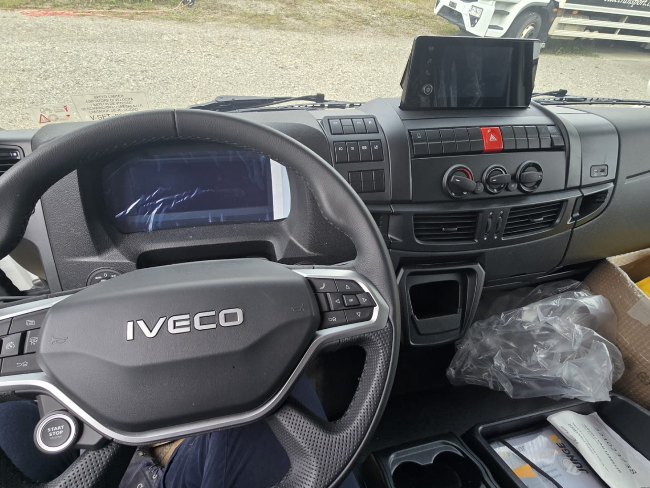 IVECO EuroCargo ML160E28/FP Pritsche Blache und Ladebord - Camión lona: foto 2 IVECO EuroCargo ML160E28/FP Pritsche Blache und Ladebord - Camión lona: foto 2
