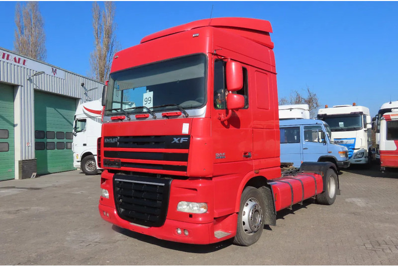 DAF XF 105.460 Euro5 evv, 2 beds, 2 tanks - Cabeza tractora: foto 1 DAF XF 105.460 Euro5 evv, 2 beds, 2 tanks - Cabeza tractora: foto 1