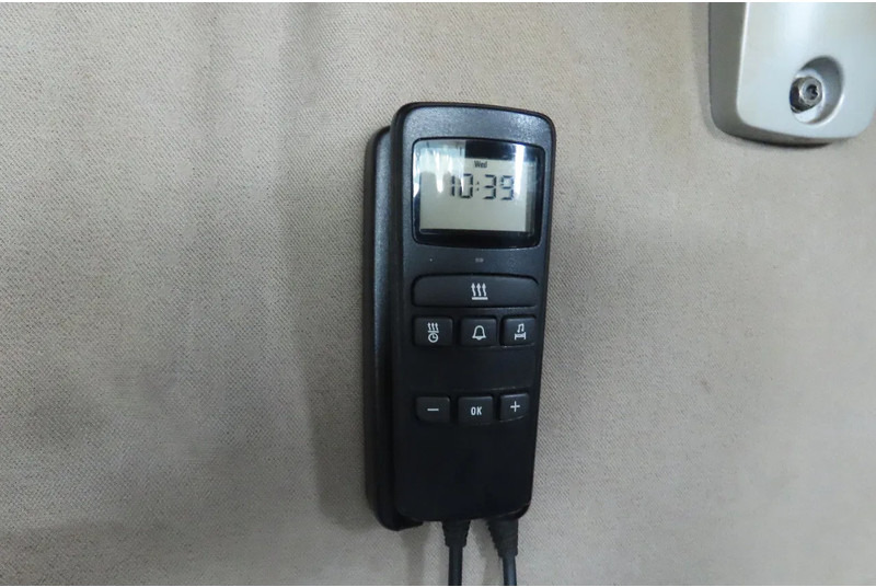 Cabeza tractora Scania R420 2 tanks, 2 beds, manual gearbox: foto 14 Cabeza tractora Scania R420 2 tanks, 2 beds, manual gearbox: foto 14