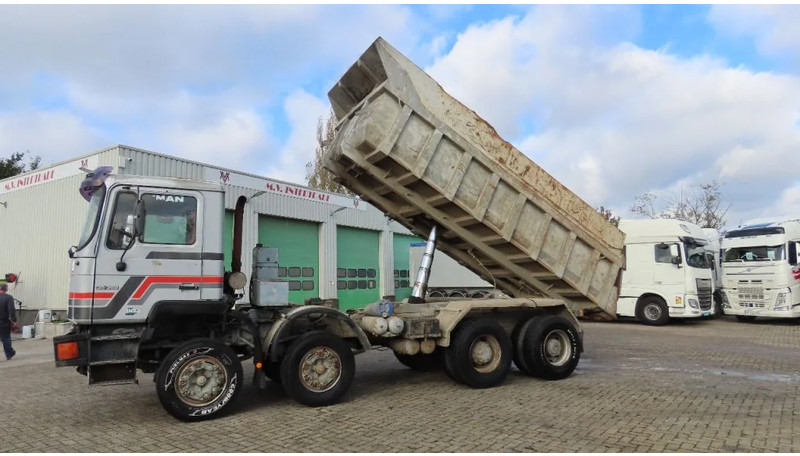 MAN 35.362 8x4 Euro 2, ZF manual gearbox, VERY clean - Camión volquete: foto 5 MAN 35.362 8x4 Euro 2, ZF manual gearbox, VERY clean - Camión volquete: foto 5