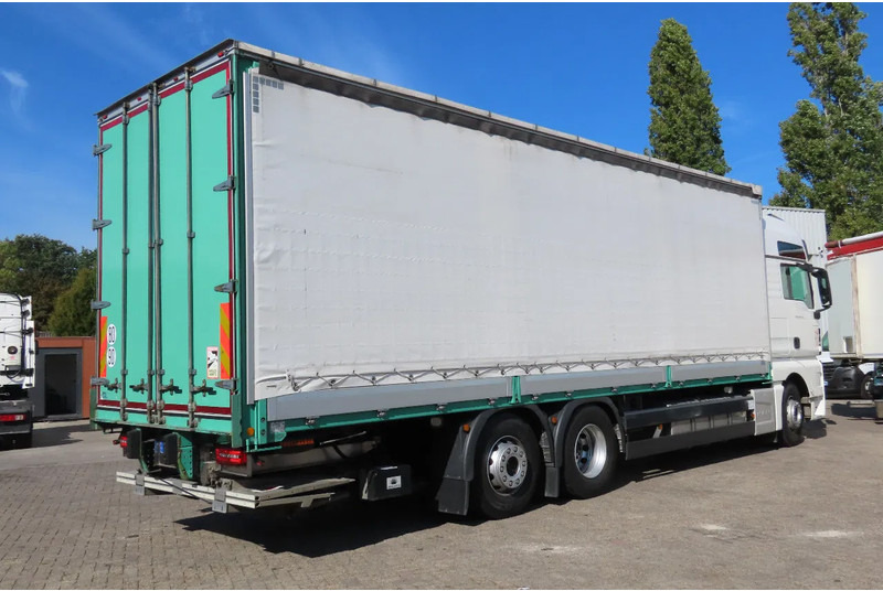 MAN TGX 26.470 ' AS NEW' condition, lift axel, moving axel, edscha, video back, etc, etc, etc - Camión lona: foto 5 MAN TGX 26.470 ' AS NEW' condition, lift axel, moving axel, edscha, video back, etc, etc, etc - Camión lona: foto 5