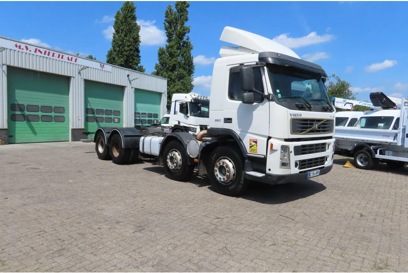 Volvo FM 12.380 8x4 FULL SPRING. 100% condition! - Camión chasis: foto 1 Volvo FM 12.380 8x4 FULL SPRING. 100% condition! - Camión chasis: foto 1
