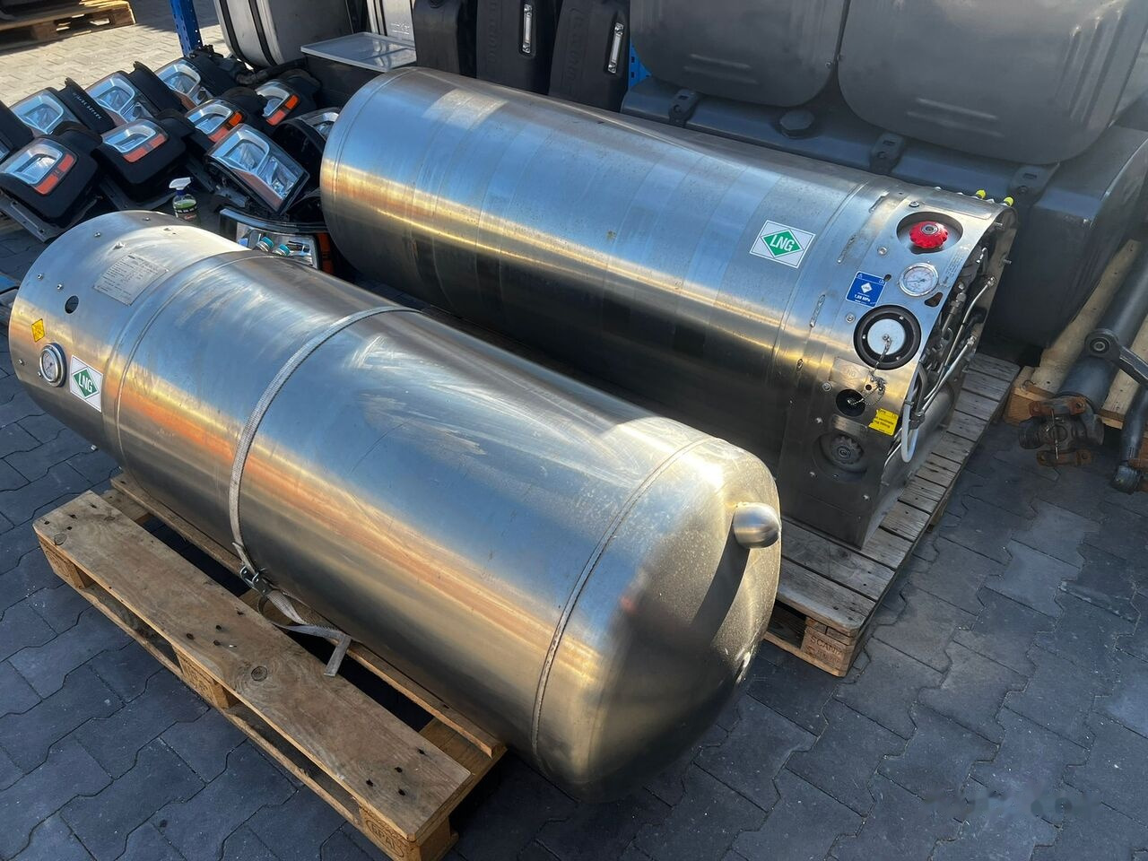 21308872 truck - Depósito de combustible para Camión: foto 2 21308872 truck - Depósito de combustible para Camión: foto 2