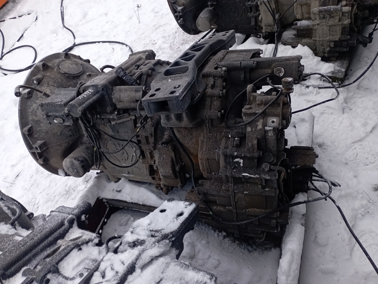 SCANIA R420 - Caja de cambios para Camión chasis: foto 2 SCANIA R420 - Caja de cambios para Camión chasis: foto 2