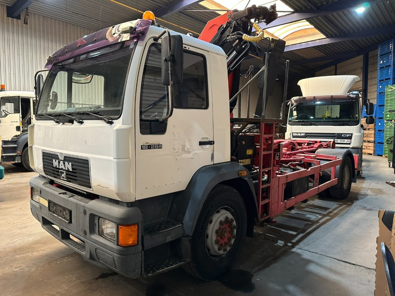 MAN 18.284 HOOKLIFT + CRANE PALFINGER PK 11001 A - STEEL SPRING / BLATT / LAMES - BE TRUCK - Camión multibasculante, Camión grúa: foto 2 MAN 18.284 HOOKLIFT + CRANE PALFINGER PK 11001 A - STEEL SPRING / BLATT / LAMES - BE TRUCK - Camión multibasculante, Camión grúa: foto 2