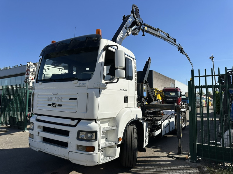 MAN TGA 26.310 6X2 HOOKLIFT + CRANE COPMA 160.4 + JIB J2 + WINCH - RADIO - LIFT + STEERING AXLE - EURO 3 - BE - Camión multibasculante, Camión grúa: foto 3 MAN TGA 26.310 6X2 HOOKLIFT + CRANE COPMA 160.4 + JIB J2 + WINCH - RADIO - LIFT + STEERING AXLE - EURO 3 - BE - Camión multibasculante, Camión grúa: foto 3