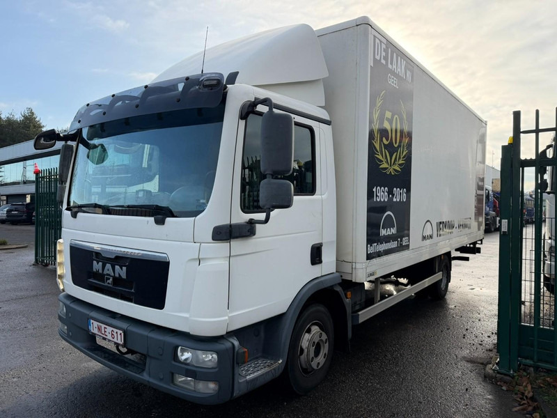 MAN TGL 8.180 4x2 BL COSED BOX / BAKWAGEN / CAISSE FERMEE - *184.000km* - 3 SEATER - EURO 5 - AIR SUSPENSION - BOX 6m00 x 2m49 x 2m38 - BE TRUCK - Camión caja cerrada: foto 3 MAN TGL 8.180 4x2 BL COSED BOX / BAKWAGEN / CAISSE FERMEE - *184.000km* - 3 SEATER - EURO 5 - AIR SUSPENSION - BOX 6m00 x 2m49 x 2m38 - BE TRUCK - Camión caja cerrada: foto 3