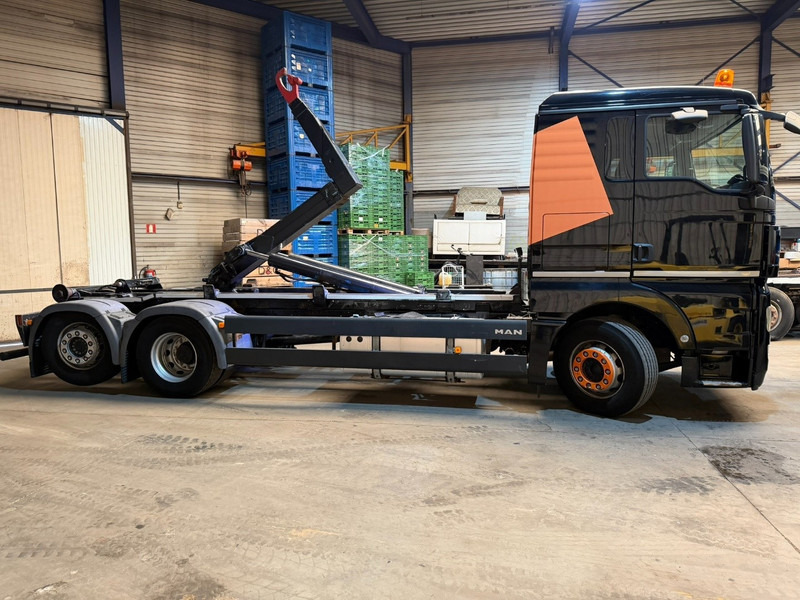 MAN TGX 26.400 6X2 + HOOKLIFT PALIFT 20T - LIFT + STEERING AXLE - EURO 5 - SLEEPERCAB - BE TRUCK - Camión multibasculante: foto 4 MAN TGX 26.400 6X2 + HOOKLIFT PALIFT 20T - LIFT + STEERING AXLE - EURO 5 - SLEEPERCAB - BE TRUCK - Camión multibasculante: foto 4